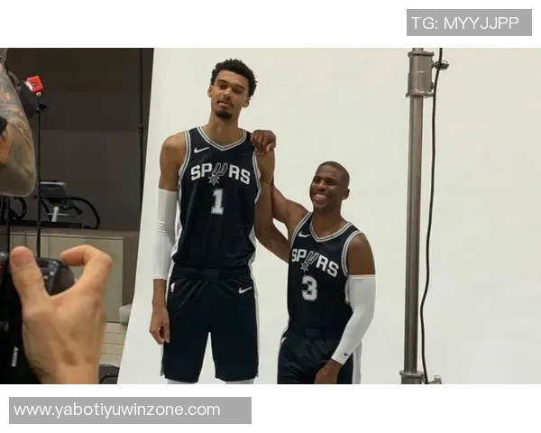 摄影师遭遇困境新赛季定妆照球员身高缩水引发热议