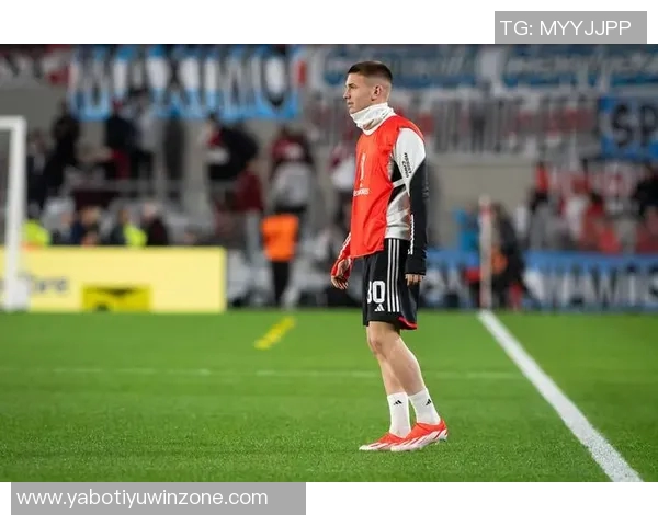 瑞天空报道曼联纽卡法兰克福争夺阿贾克斯17岁中场新星莫吉奥