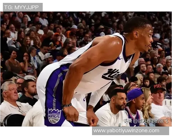 布克称赞吉莱斯皮影响力显著威少防守表现出色训练刻苦