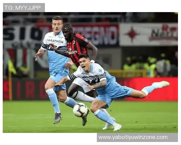 摩纳哥中场意外飞踹塔利亚菲科脖子引发场上混乱瞬间